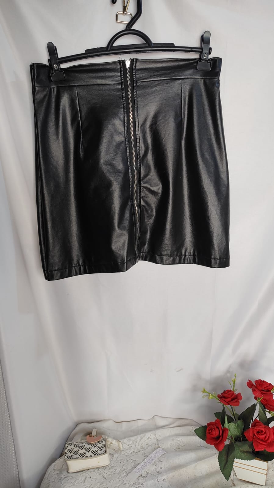 Saia Preto com Zíper na frente