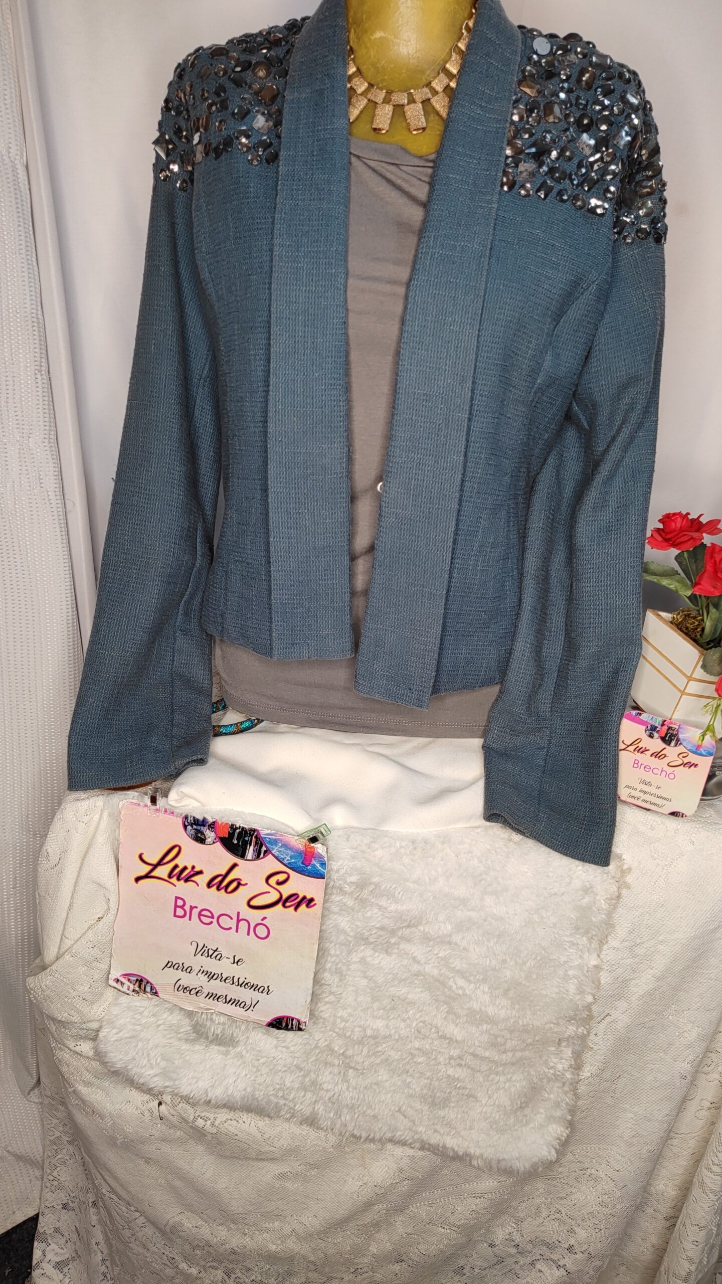 Blazer Feminino Forrado. Com Pedraria. Tam M