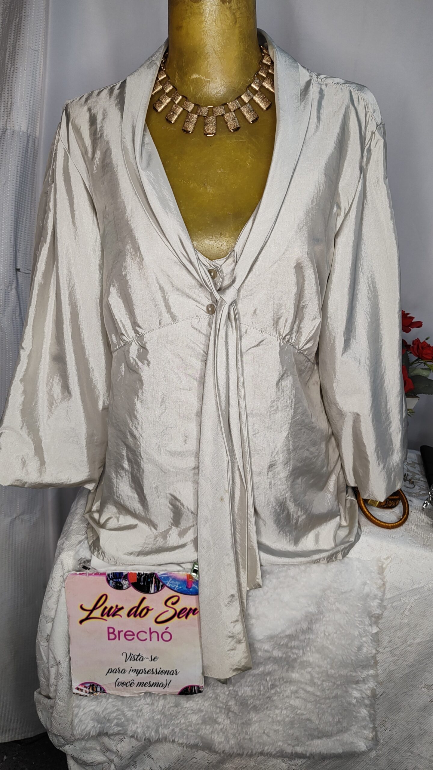 Blusa de Tecido Acetinado. Tam G