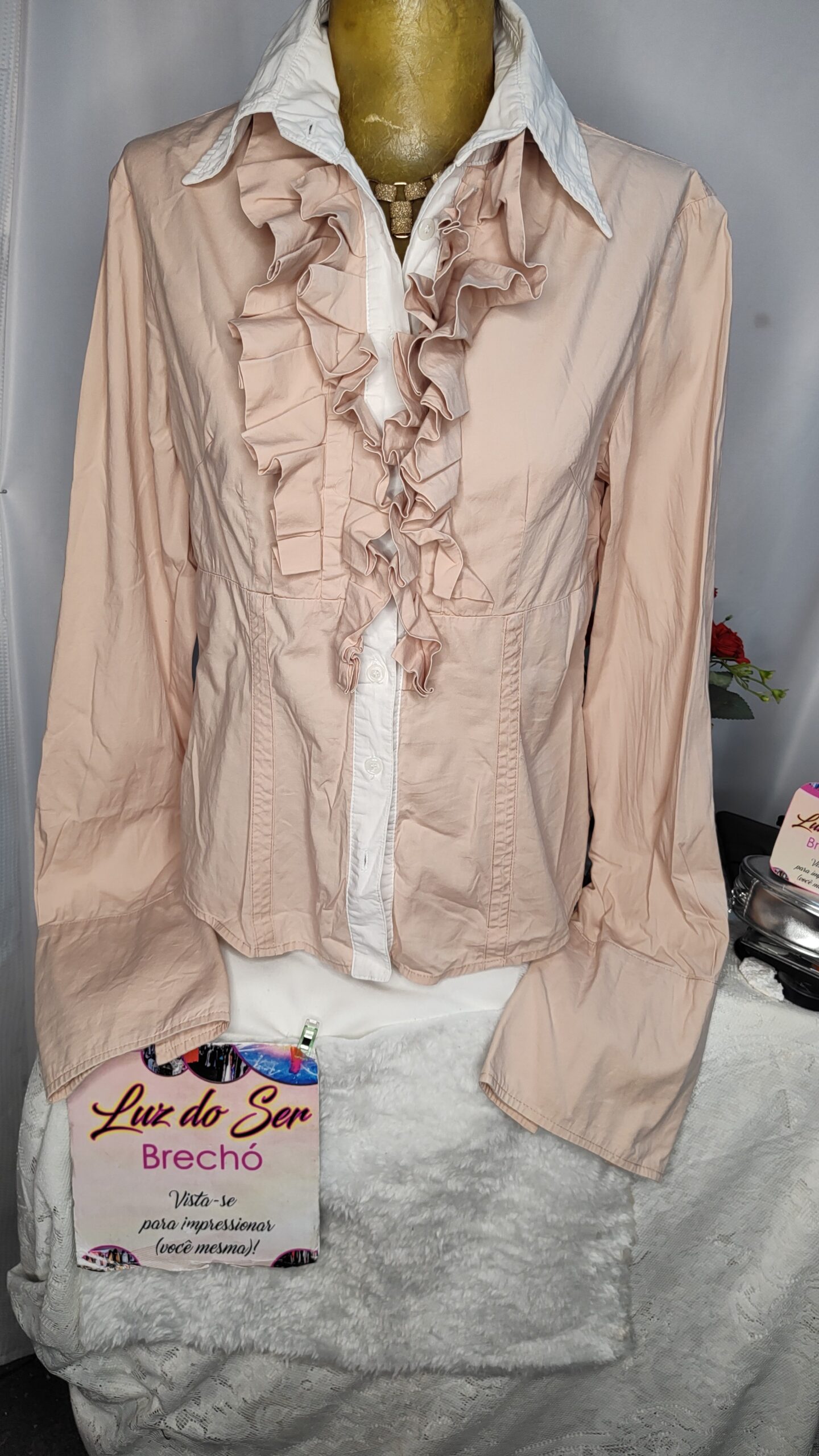 Camisa Feminina. Com babado na frente. Tam P