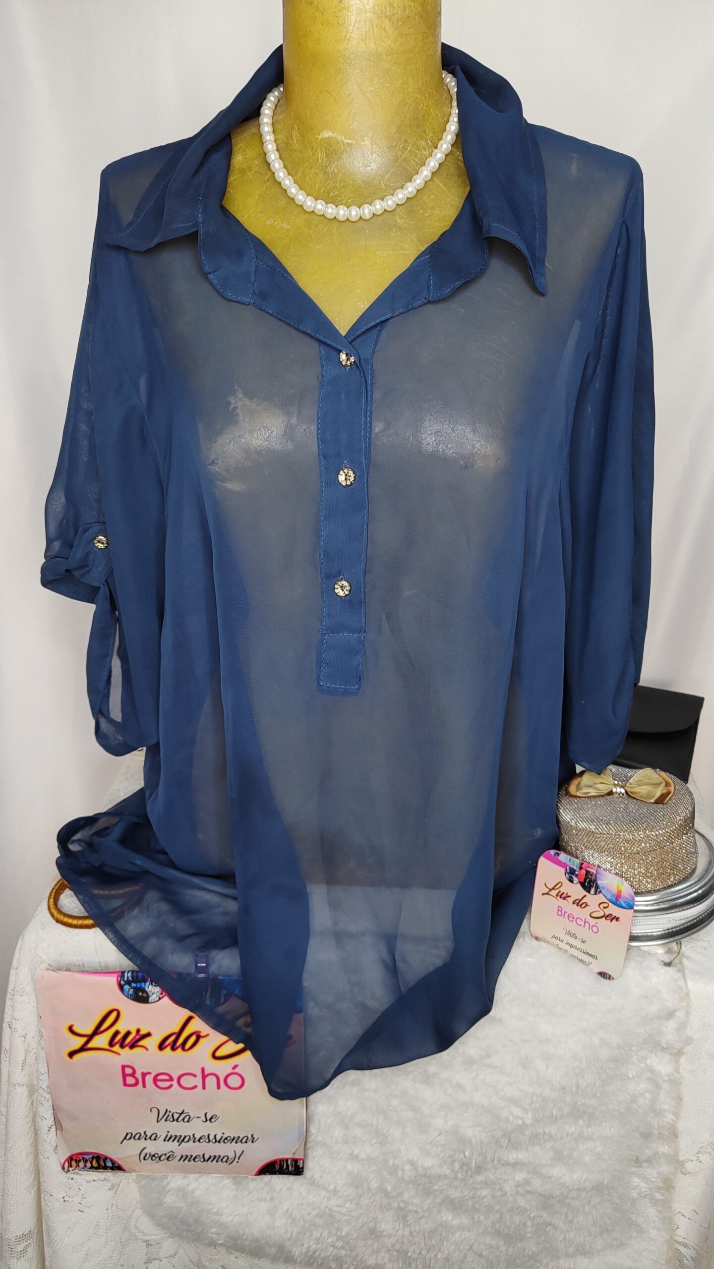 Camisa Feminina. De Tecido fino um pouco Transparente. N. 50