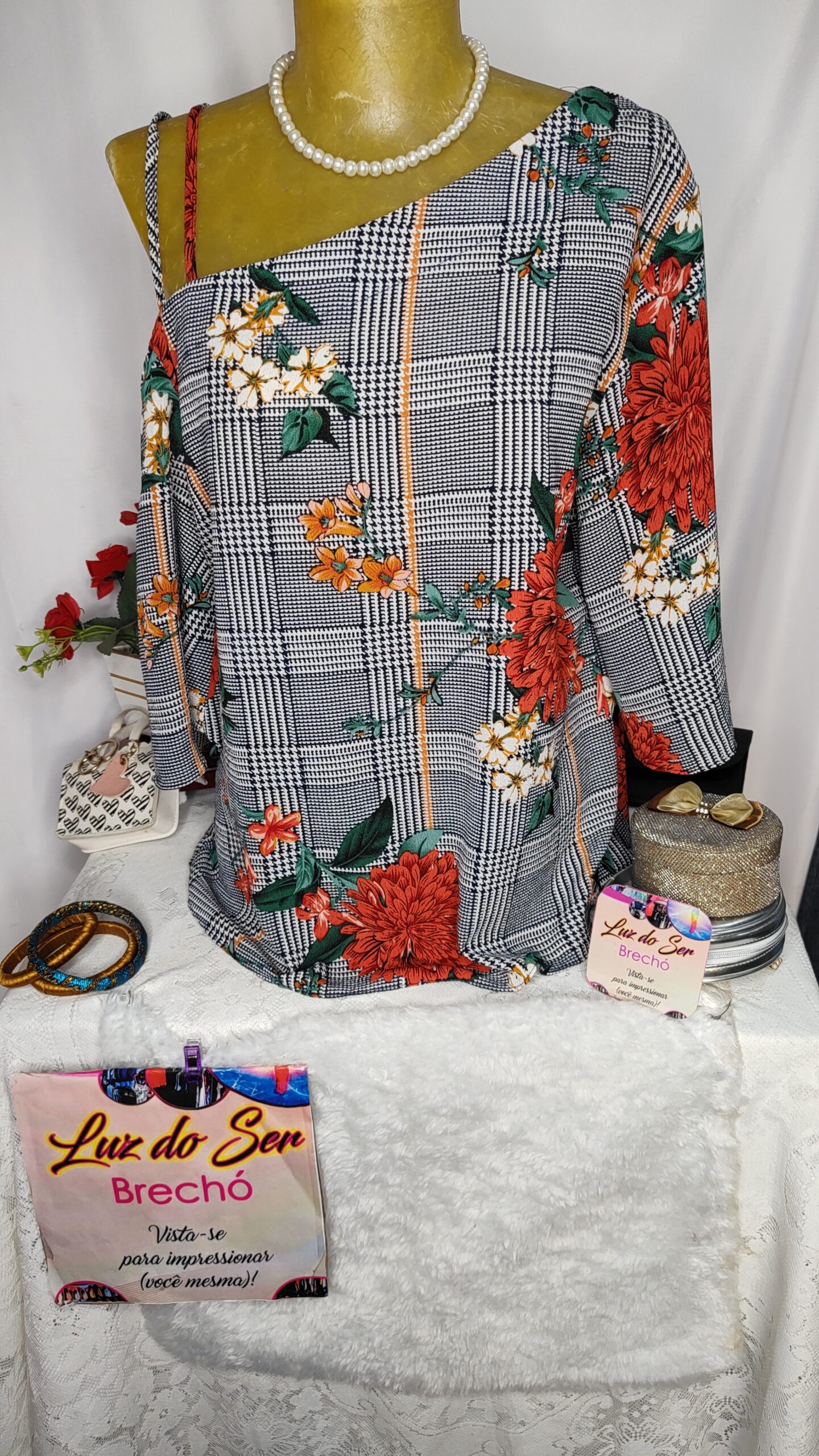 Blusa Feminina. Tecido Crepe. Tam M