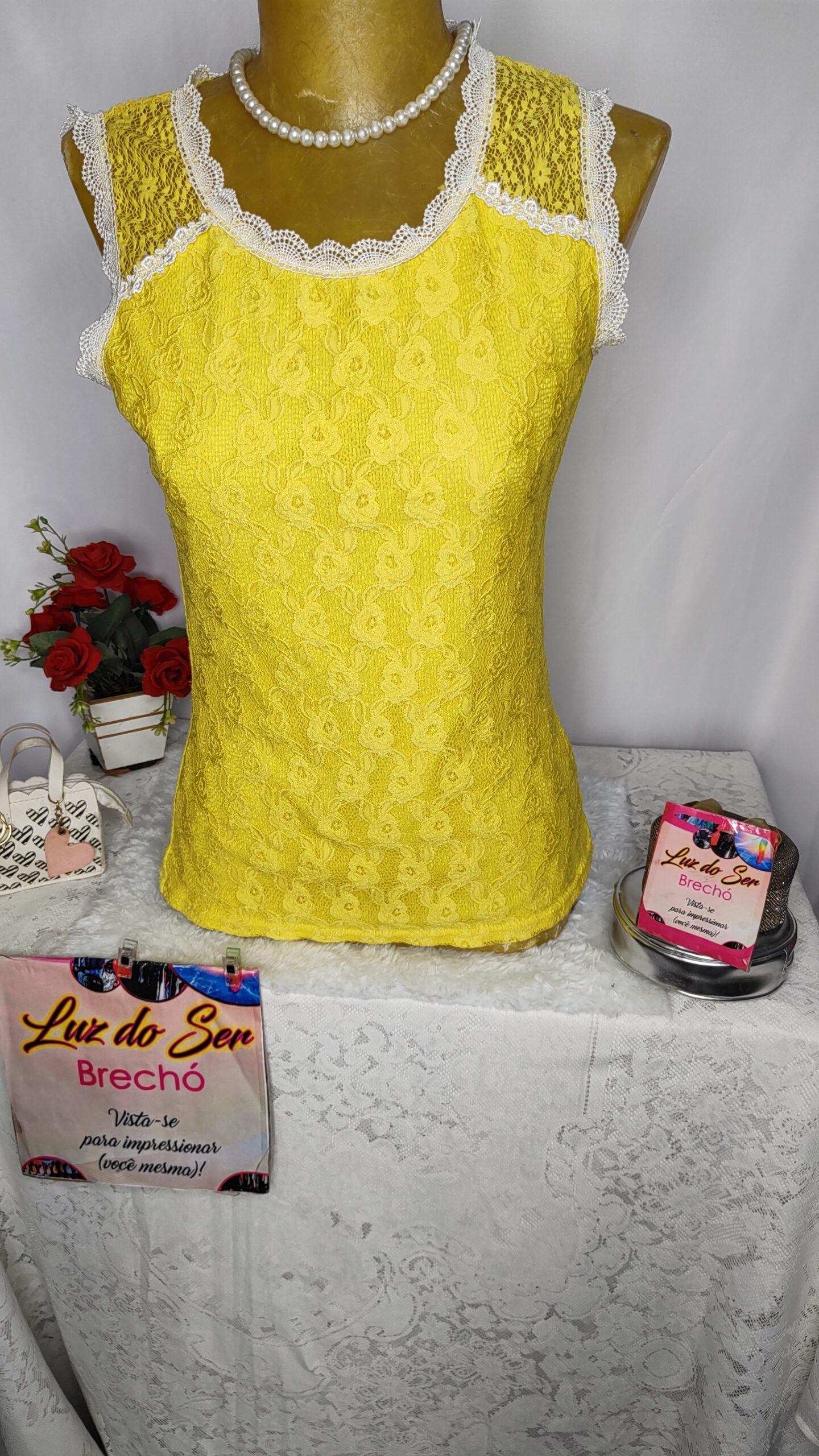 Blusa Regata. Tecido Renda.  Tam P