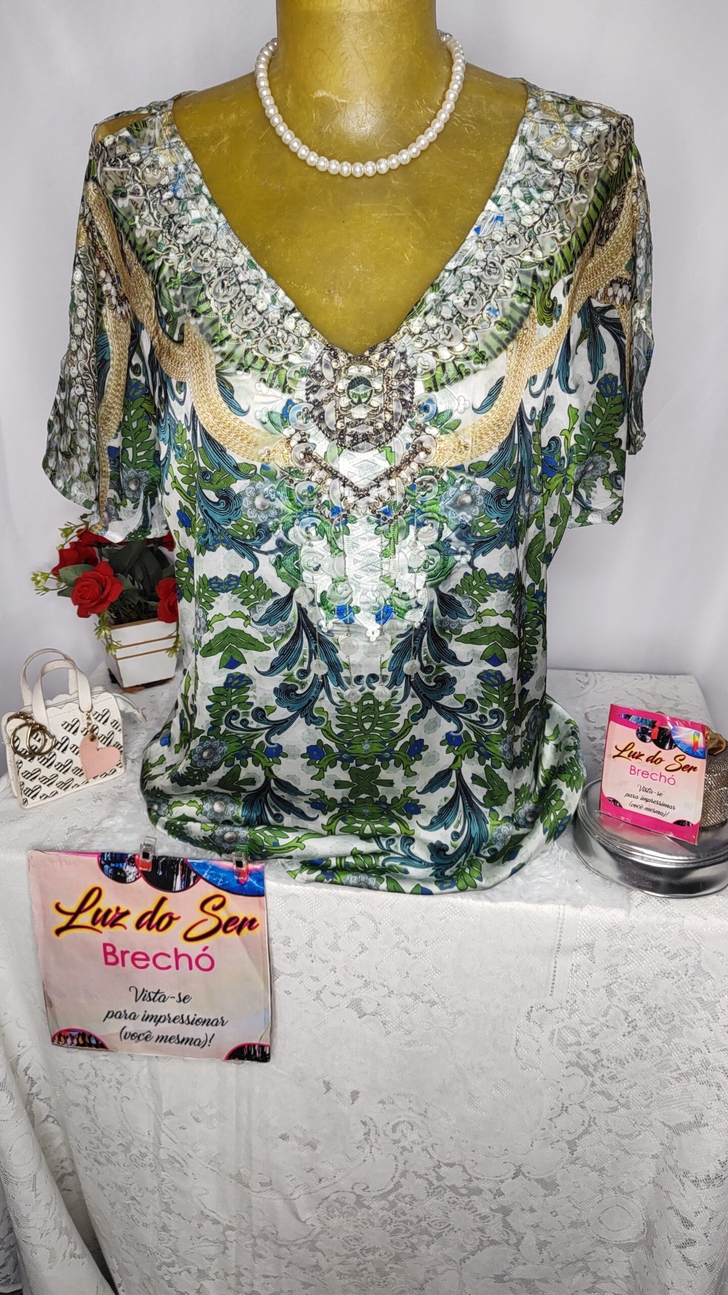 Blusa Feminina. Tecido Acetinado. Tam M