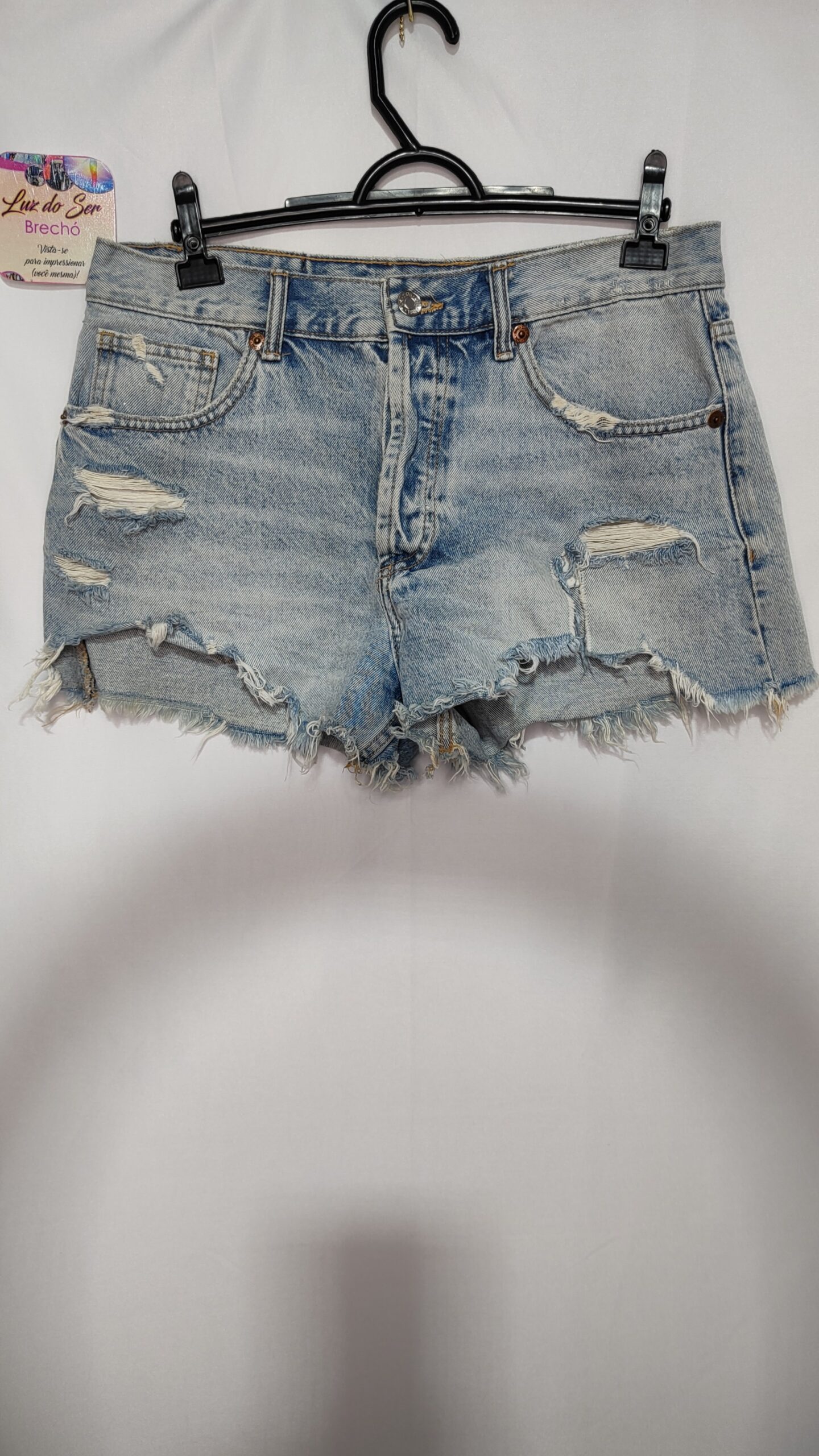 Shorts jeans Desfiado. Marca: Zara.  N. 42