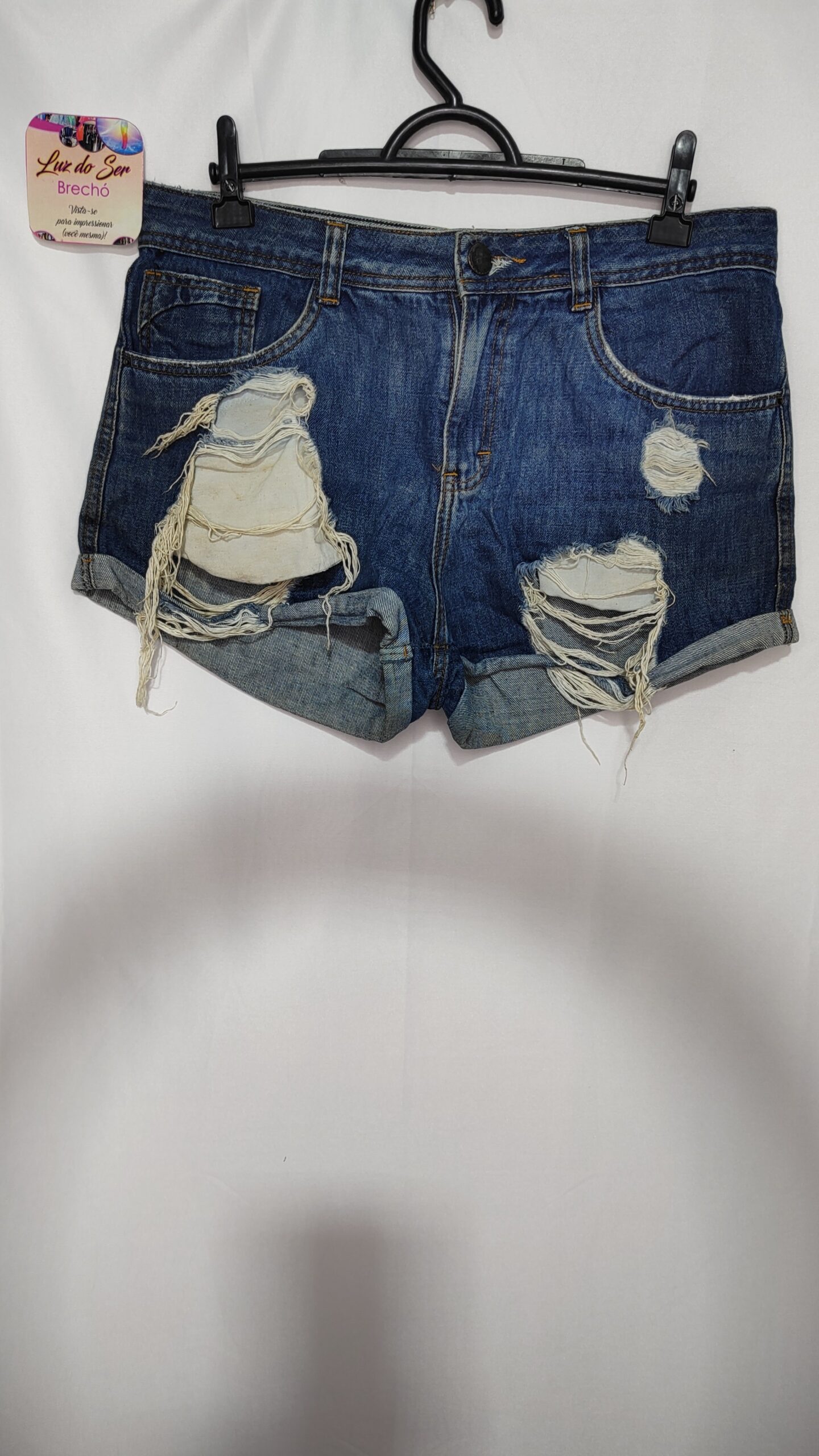 Shorts jeans Feminino. Desfiado. N. 42