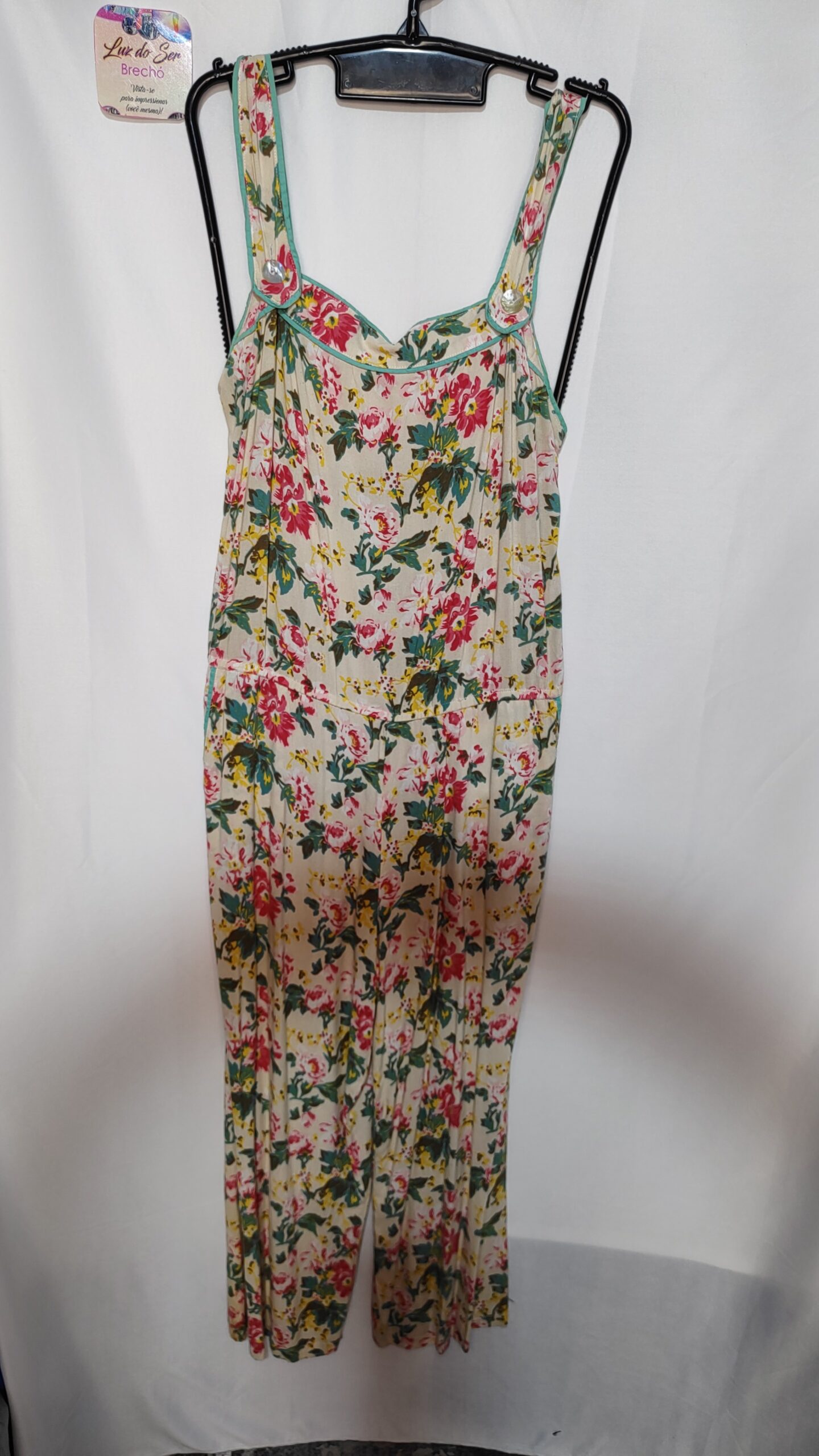 Macacão Feminino. Tecido Viscose Estampada.  Tam M