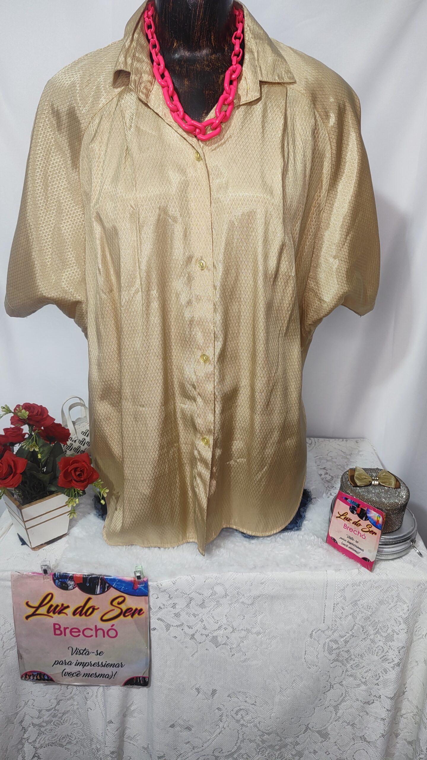 Camisa Dourada. Tam M. Linda Demais.