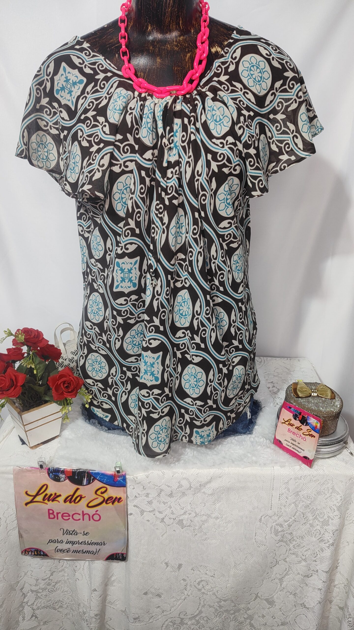 Blusa Feminina. Tecido Fino. Forrada. Tam M